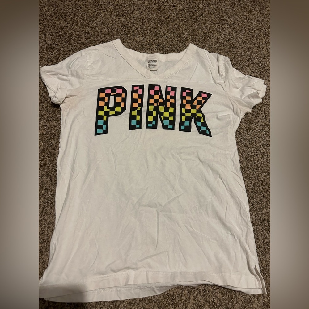 pink t-shirt